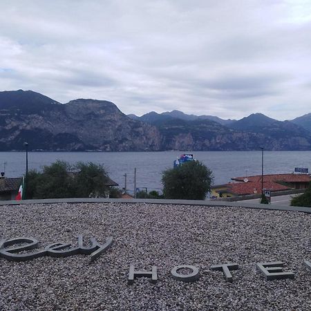 Hotel Residence Rely Бренцоне-суль-Гарда Экстерьер фото