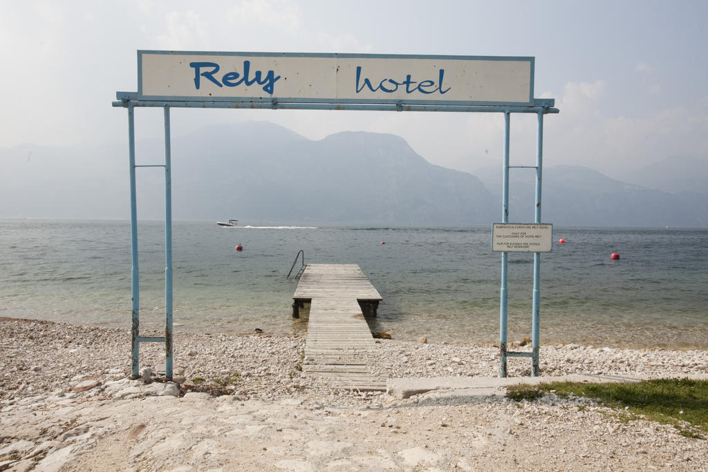 Hotel Residence Rely Бренцоне-суль-Гарда Экстерьер фото
