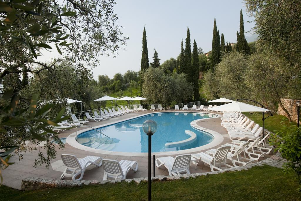 Hotel Residence Rely Бренцоне-суль-Гарда Экстерьер фото