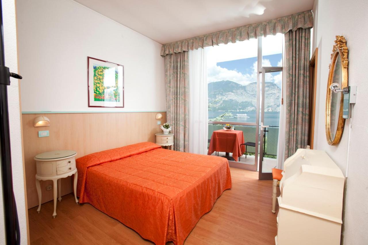 Hotel Residence Rely Бренцоне-суль-Гарда Номер фото